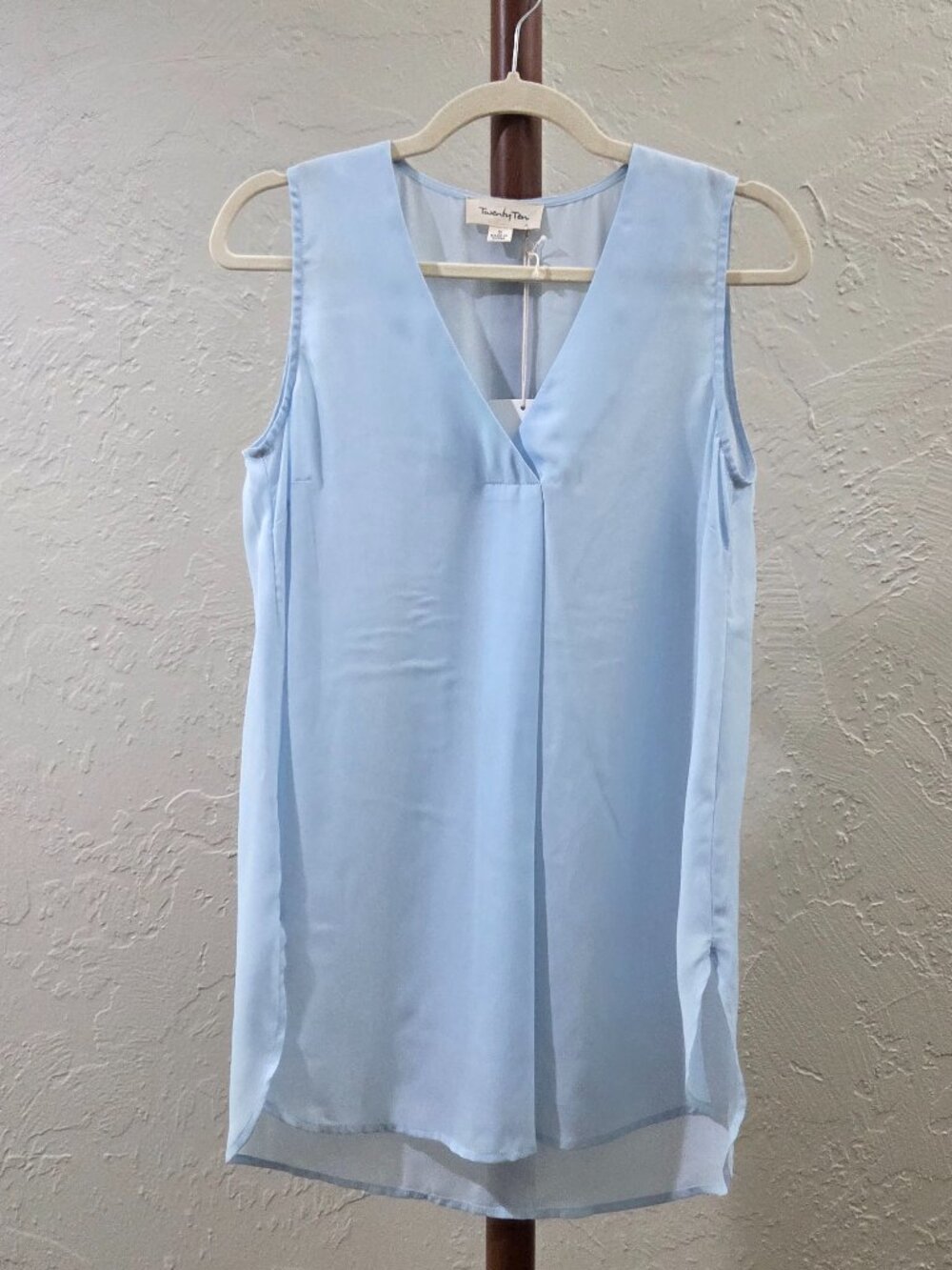 Summer Lightweight Blue Sleeveless V-Neck Blouse‎